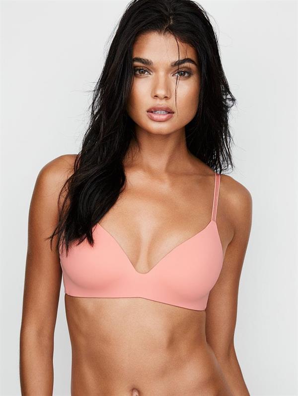 Daniela Braga in lingerie