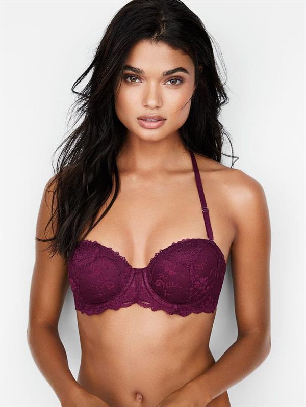 Daniela Braga in lingerie