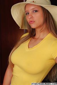 Dawson Wears a Sunhat