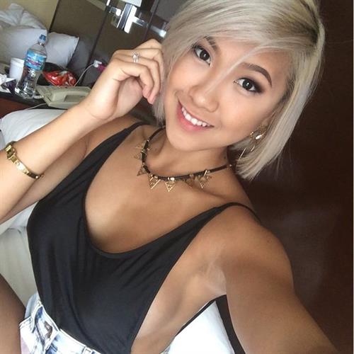 Mhaye Monti in lingerie taking a selfie