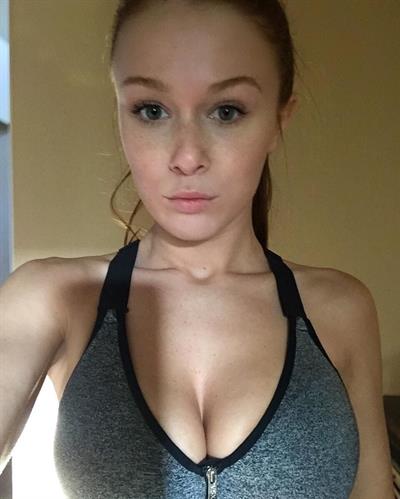 Leanna Decker taking a selfie