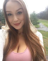 Leanna Decker taking a selfie