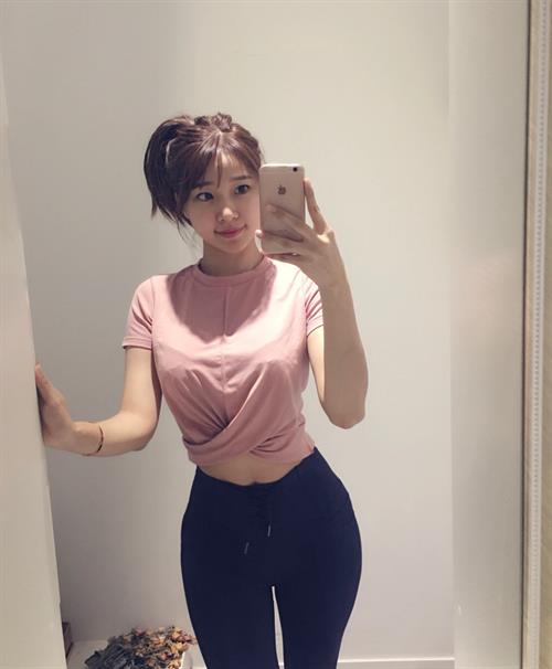 ohttomom taking a selfie