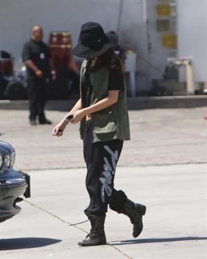 Selena Gomez - Hits the studio in black sweatpants in Los Angeles (11.05.2013) 