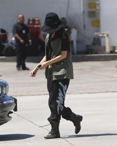 Selena Gomez - Hits the studio in black sweatpants in Los Angeles (11.05.2013) 