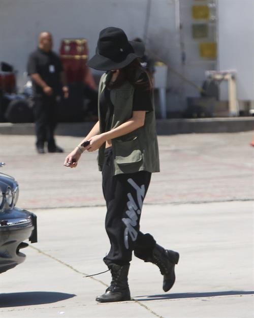 Selena Gomez - Hits the studio in black sweatpants in Los Angeles (11.05.2013) 