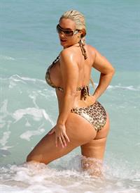 Nicole Coco Austin in a bikini - ass
