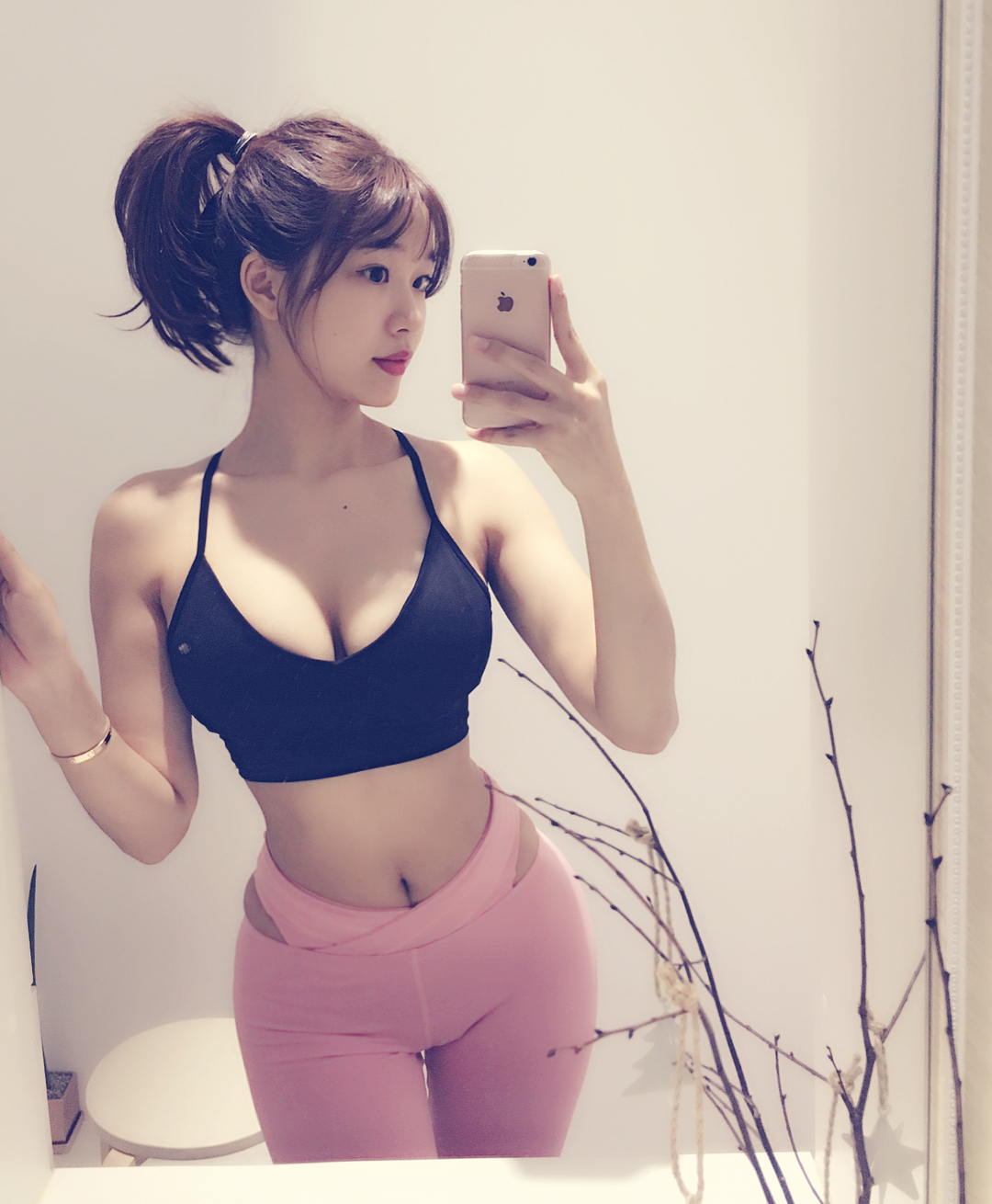 ohttomom taking a selfie