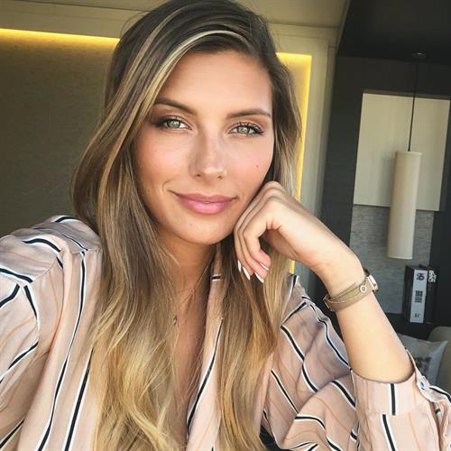 Camille Cerf taking a selfie