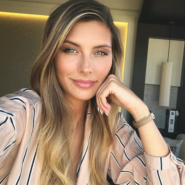 Camille Cerf taking a selfie