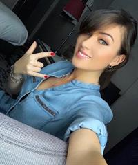 Elsa Esnoult taking a selfie