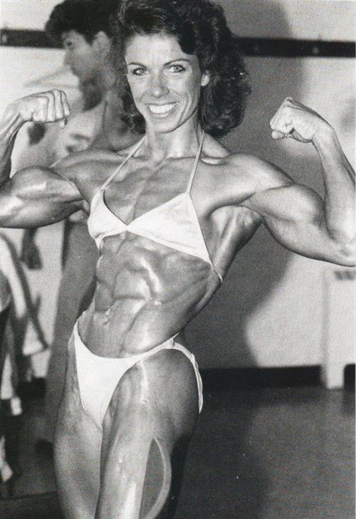 Lynn Conkwright Bikini Pictures Lynn Conkwright in a bikini