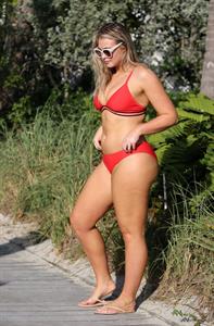 Iskra Lawrence in a swimsuit on Miami beach doing a photoshoot for Aerie on 11/26/2018