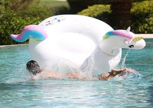 Rebekah Vardy in a bikini in the pool in Portugal on 08/29/2018