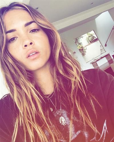 Aisha Jade taking a selfie