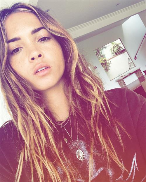 Aisha Jade taking a selfie