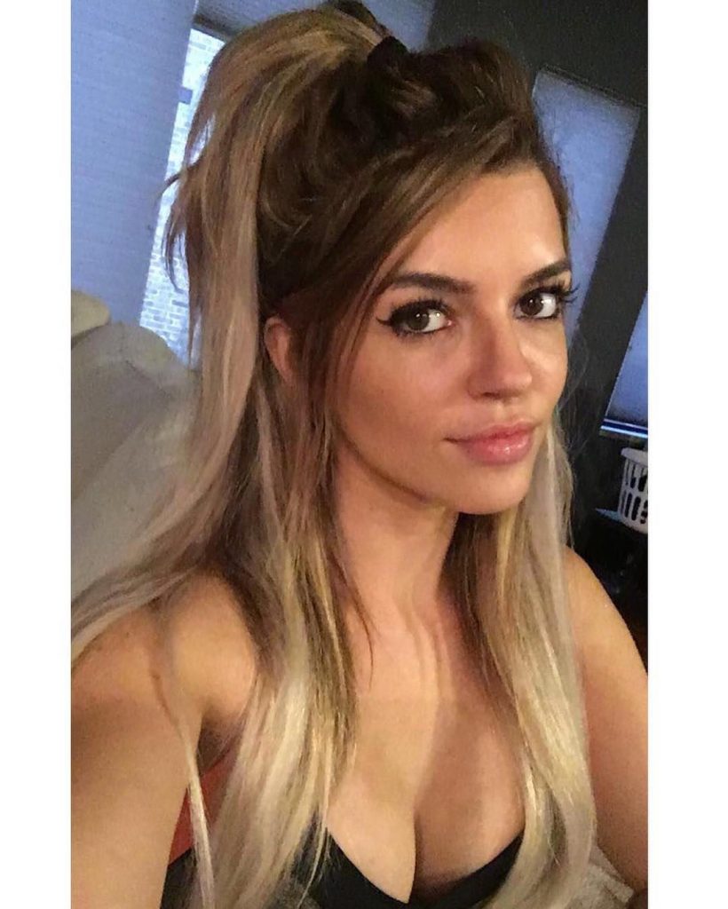 Nikki Blackketter Selfie Pictures Nikki Blackketter taking a selfie