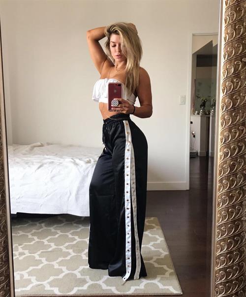 Nikki Blackketter taking a selfie