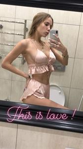 This is model Ana Petrova, better known as LanaTopModel