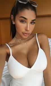 Chantel Jeffries taking a selfie
