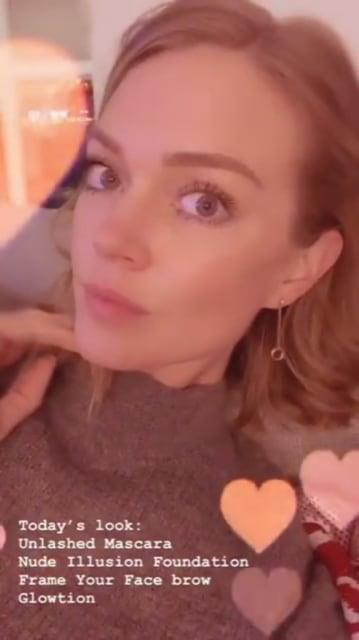 Lindsay Ellingson taking a selfie