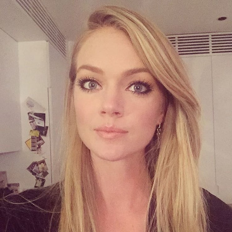 Lindsay Ellingson taking a selfie