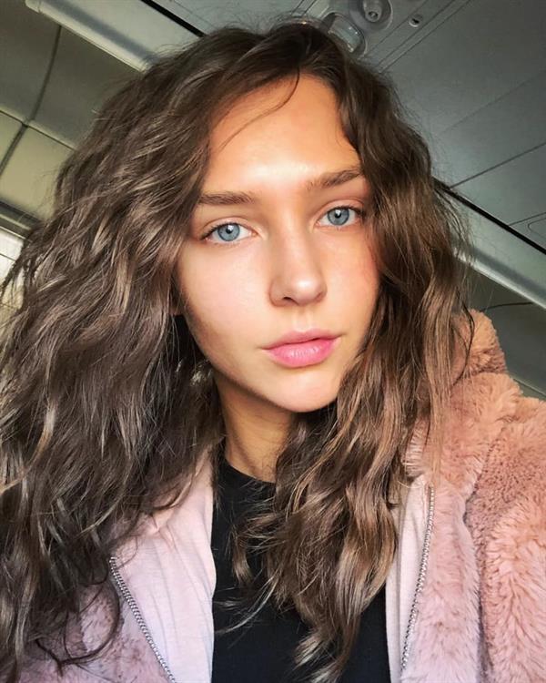 Rachel Cook taking a selfie