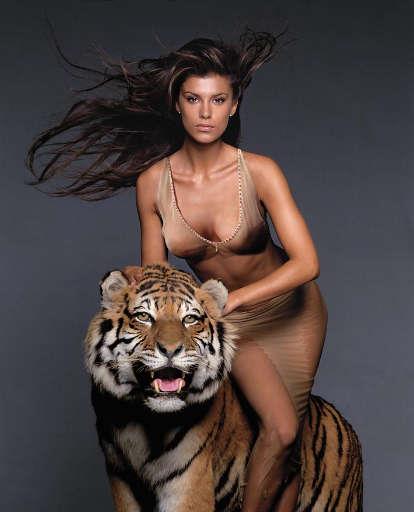 Elisabetta Canalis in lingerie