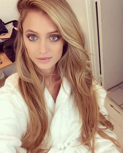 Kate Bock taking a selfie