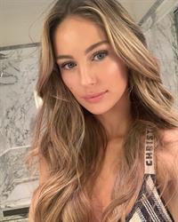 Mathilde Gøhler taking a selfie