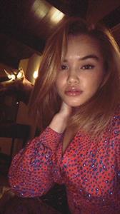 Paris Maryjo Berelc taking a selfie