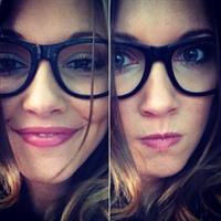 Katie Cassidy taking a selfie