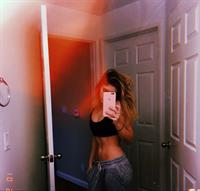 Willow Shields taking a selfie