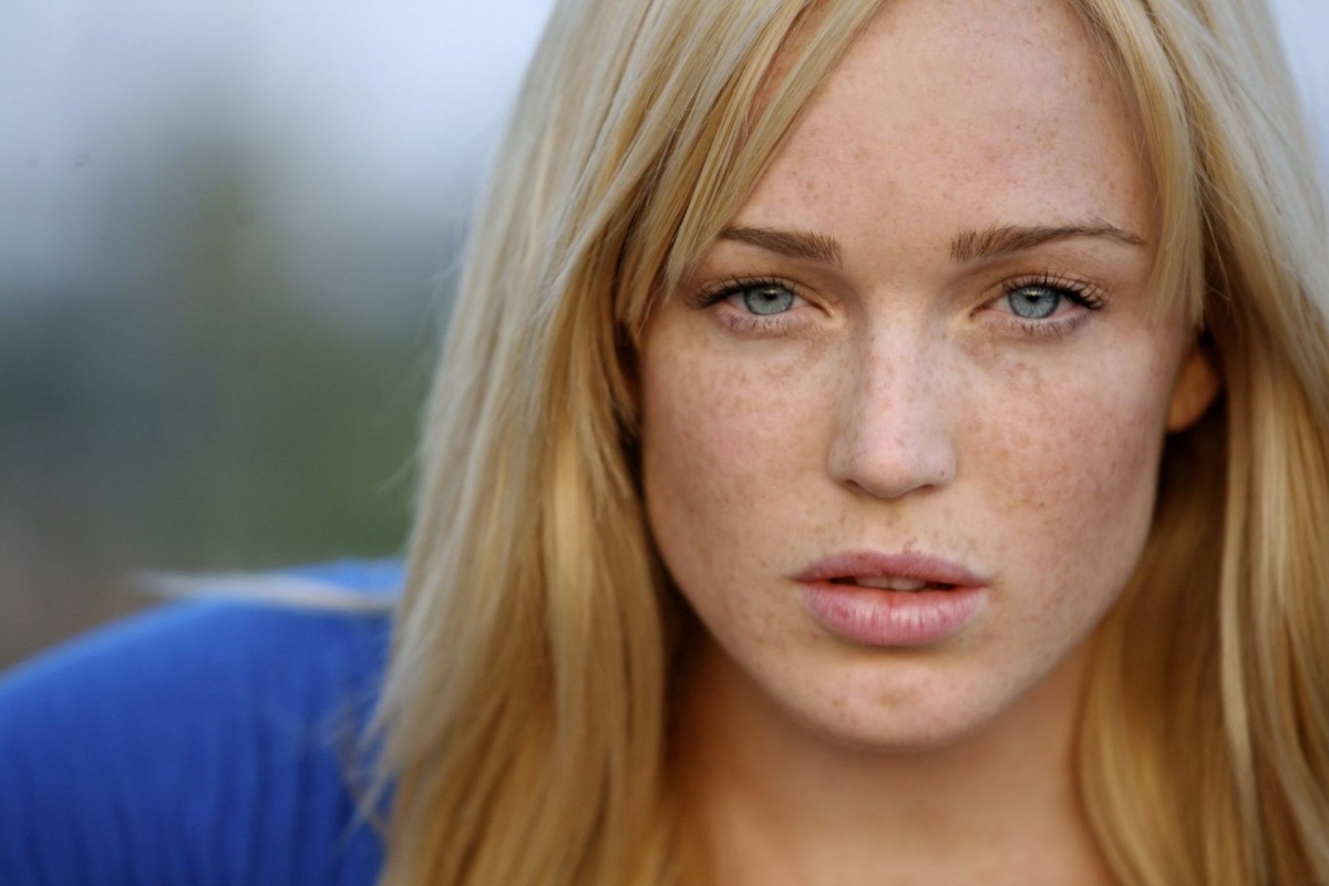 Caity Lotz