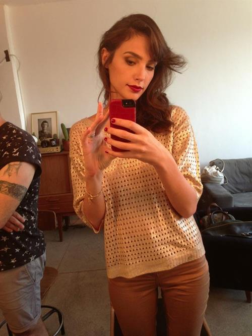Gal Gadot taking a selfie