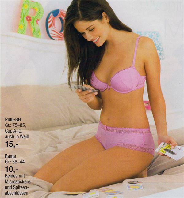 Carla Ossa in lingerie