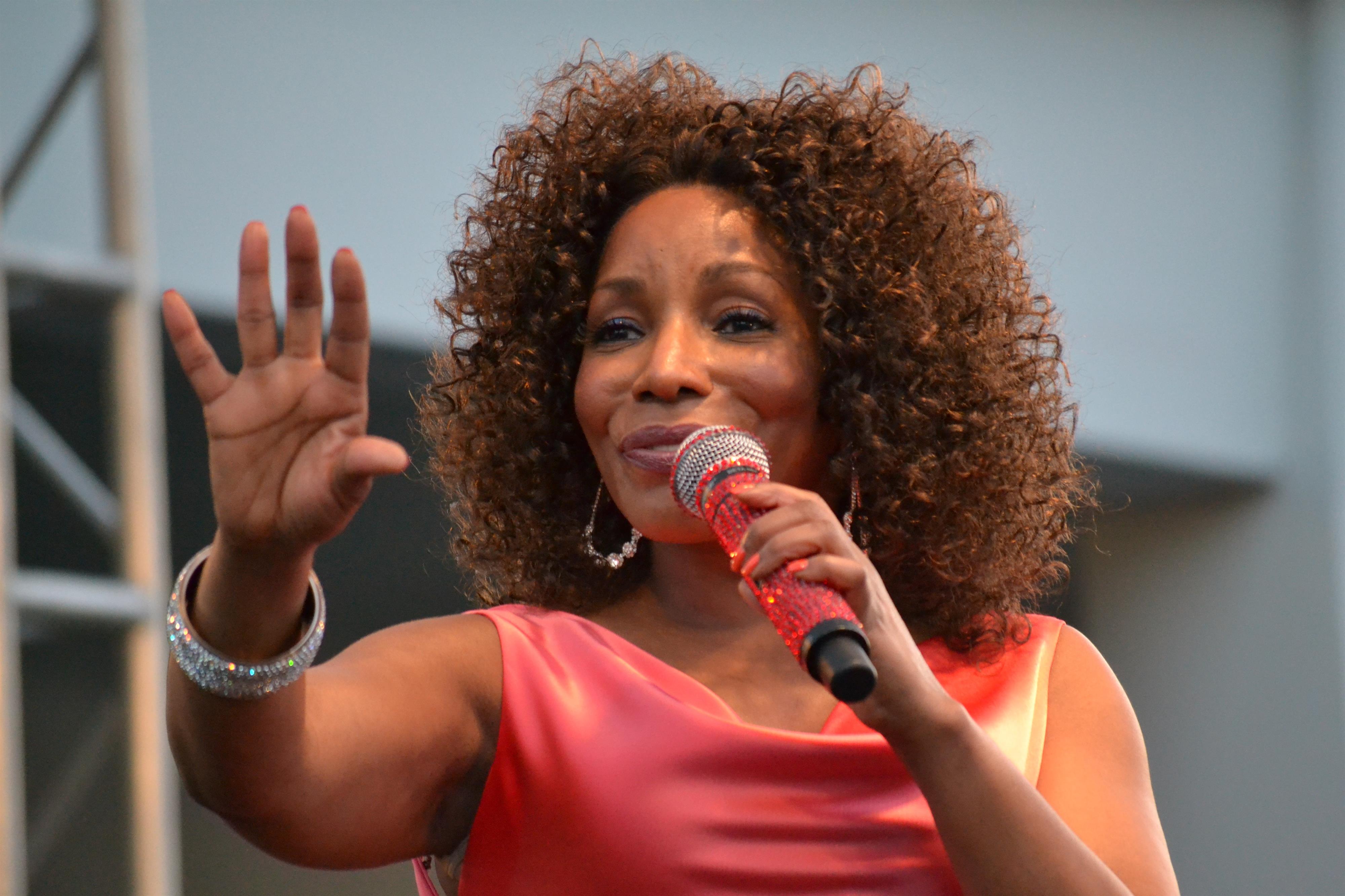 Stephanie Mills Pictures. 