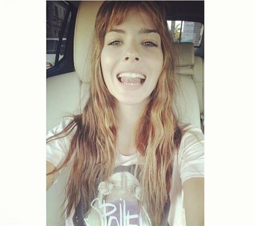 María Eugenia Suárez taking a selfie