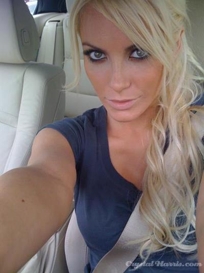 Crystal Harris taking a selfie
