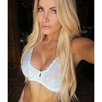 Crystal Harris in lingerie taking a selfie