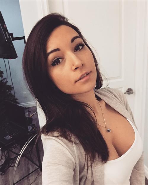 Alinity Divine taking a selfie