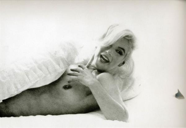 Marilyn Monroe - breasts