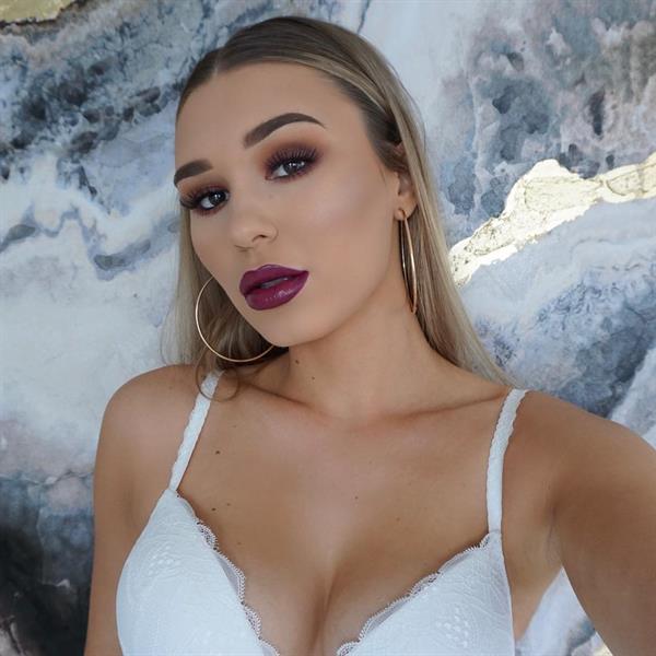 Shani Grimmond taking a selfie