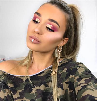 Shani Grimmond taking a selfie