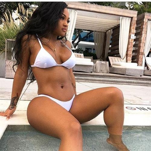 Lira Mercer Bikini Pictures Lira Mercer in a bikini