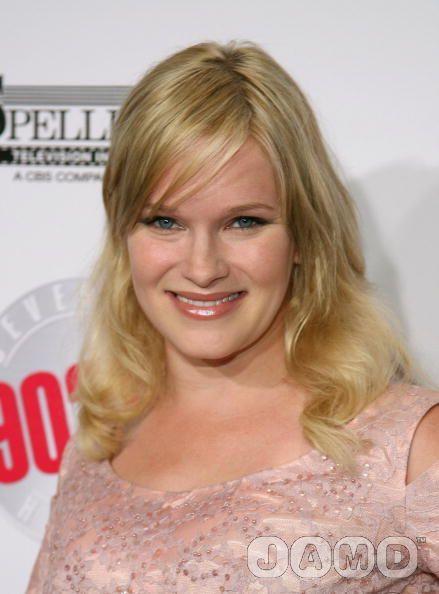 Nicholle Tom