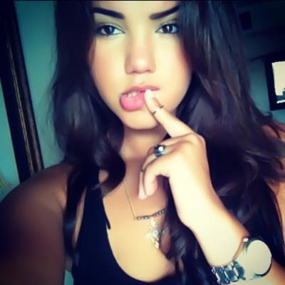 Damaris Lopez taking a selfie