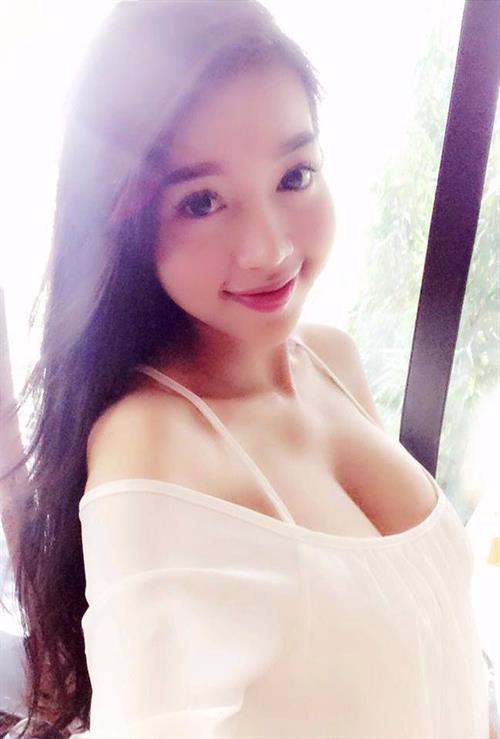 Elly Tran Ha taking a selfie