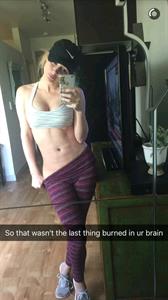 Sara Jean Underwood Selfie Pictures Sara Jean Underwood taking a selfie