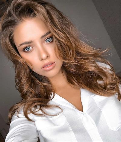 Anna Belik taking a selfie